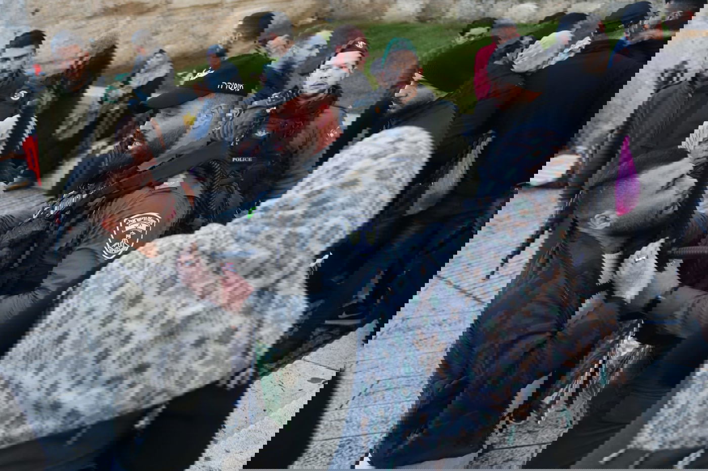 הפלסטינים זועמים: ניסיון פיגוע בהר הבית; מהומות ביו"ש