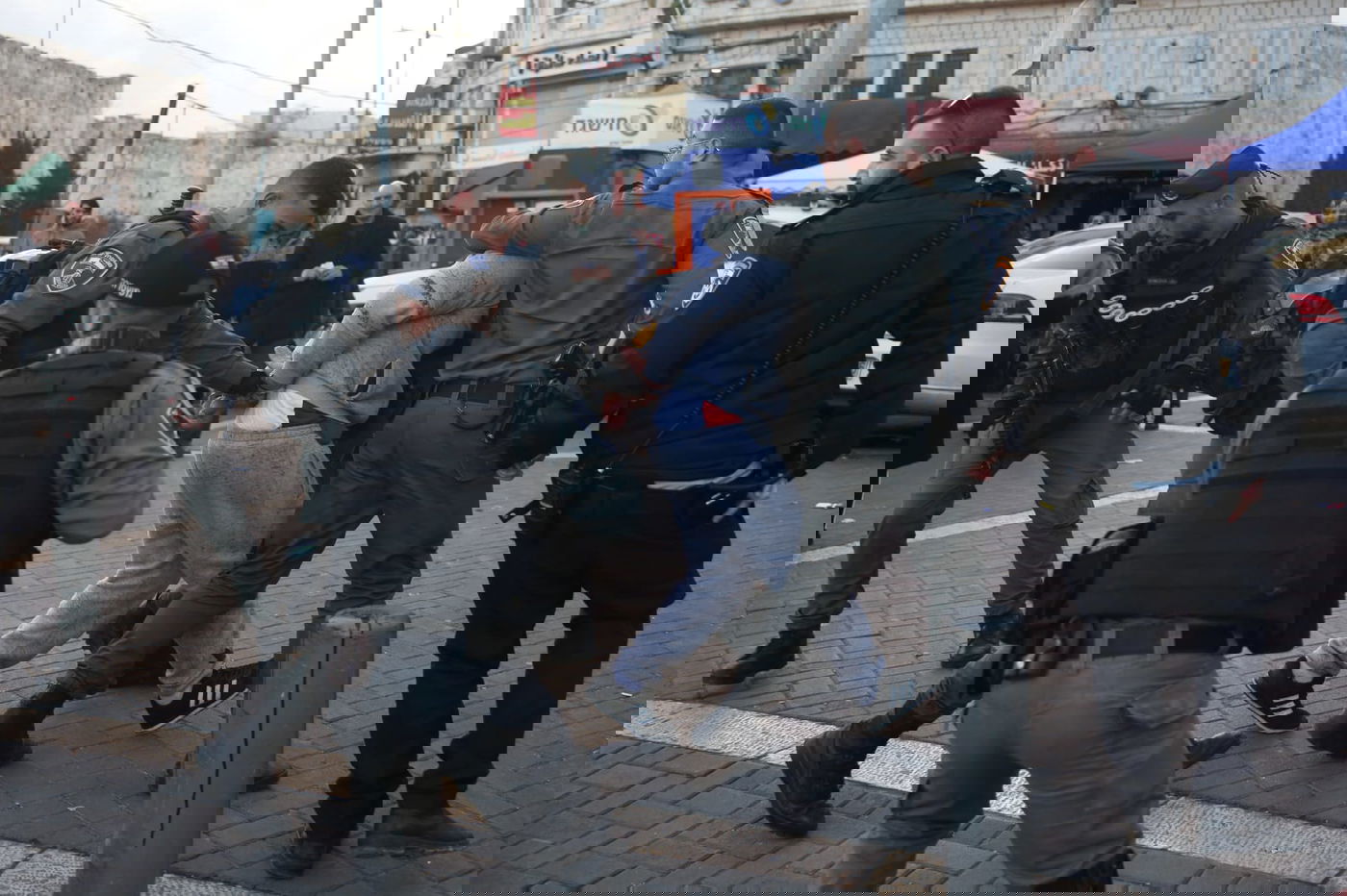 הפלסטינים זועמים: ניסיון פיגוע בהר הבית; מהומות ביו"ש