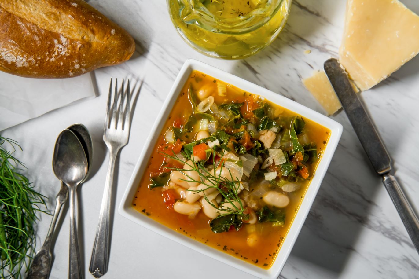 מרק שעועית לבנה וקייל - שתוך 45 דקות בצלחת