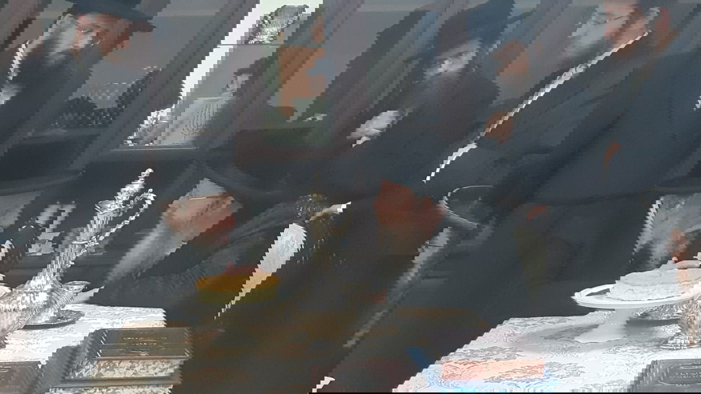 הרבי מקאפיטשניץ פגש את המקובל והאדמו"רים