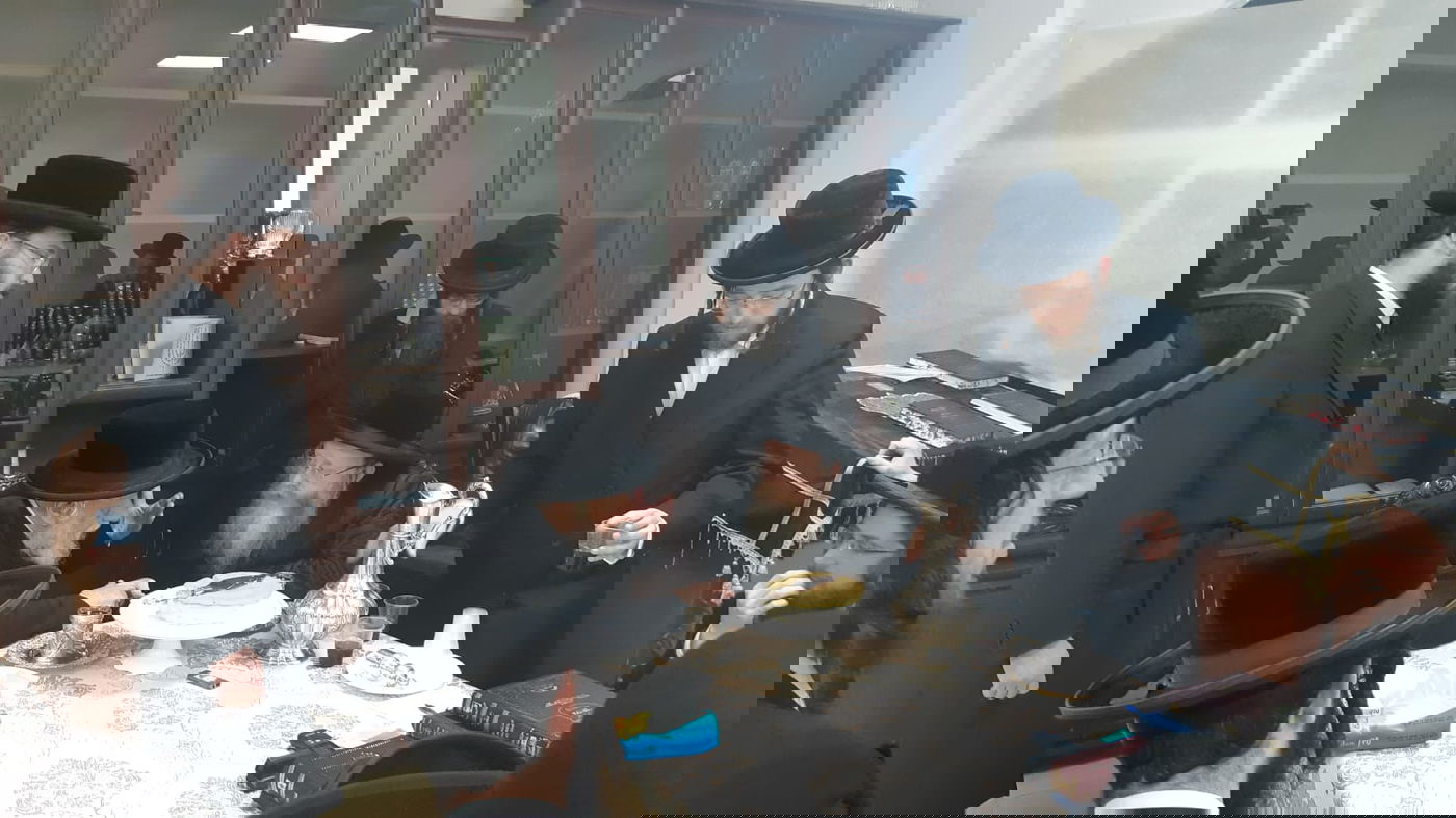 הרבי מקאפיטשניץ פגש את המקובל והאדמו"רים