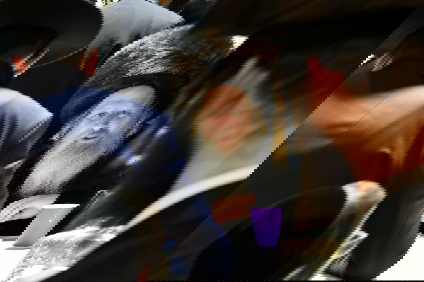 צפו: אלפים בחתונת בת המשפיע רבי מיילך בידרמן