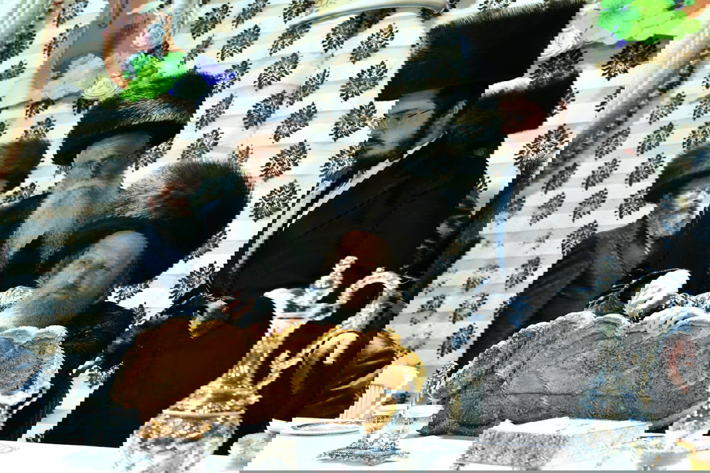 צפו: אלפים בחתונת בת המשפיע רבי מיילך בידרמן