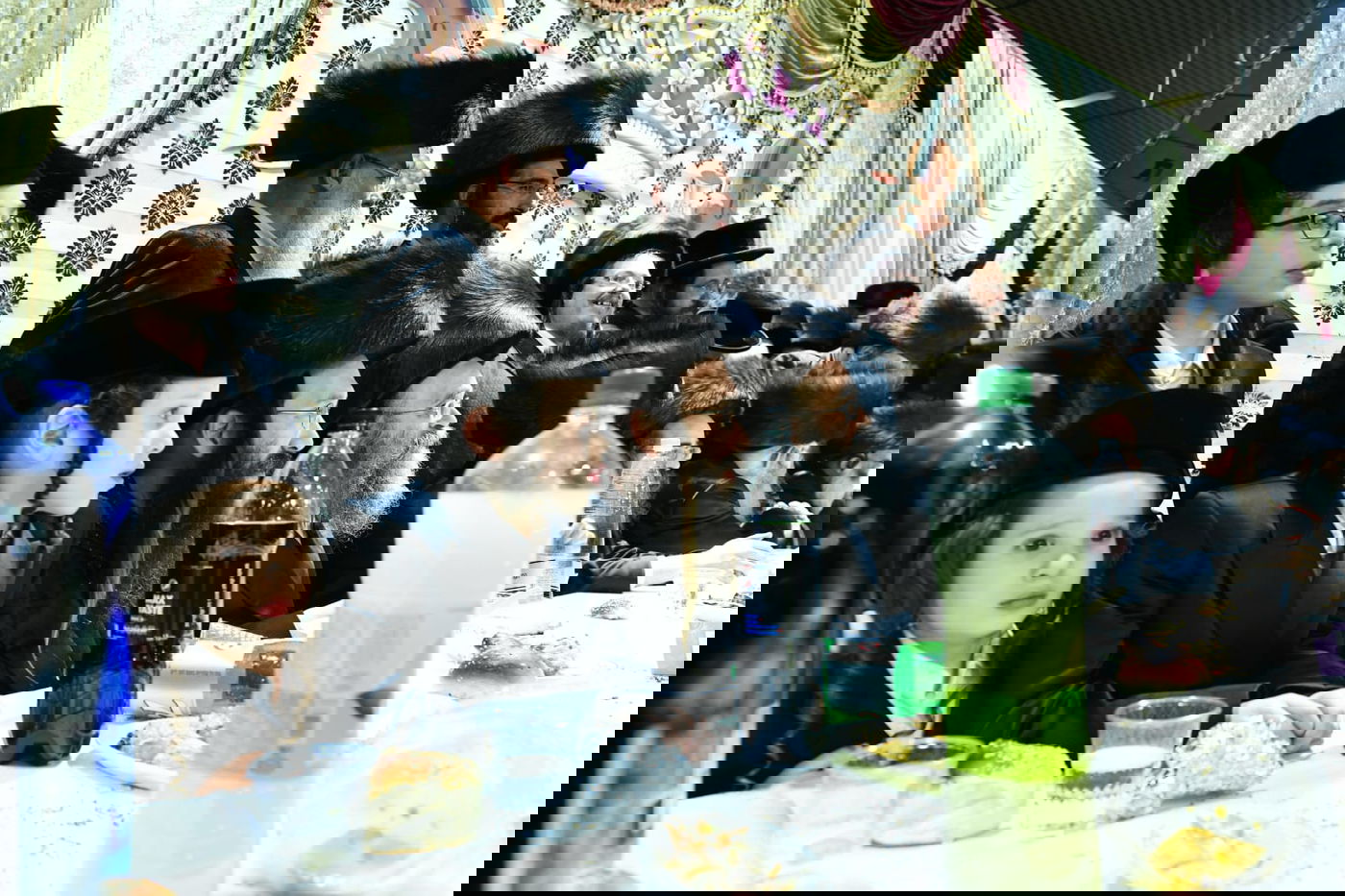 צפו: אלפים בחתונת בת המשפיע רבי מיילך בידרמן