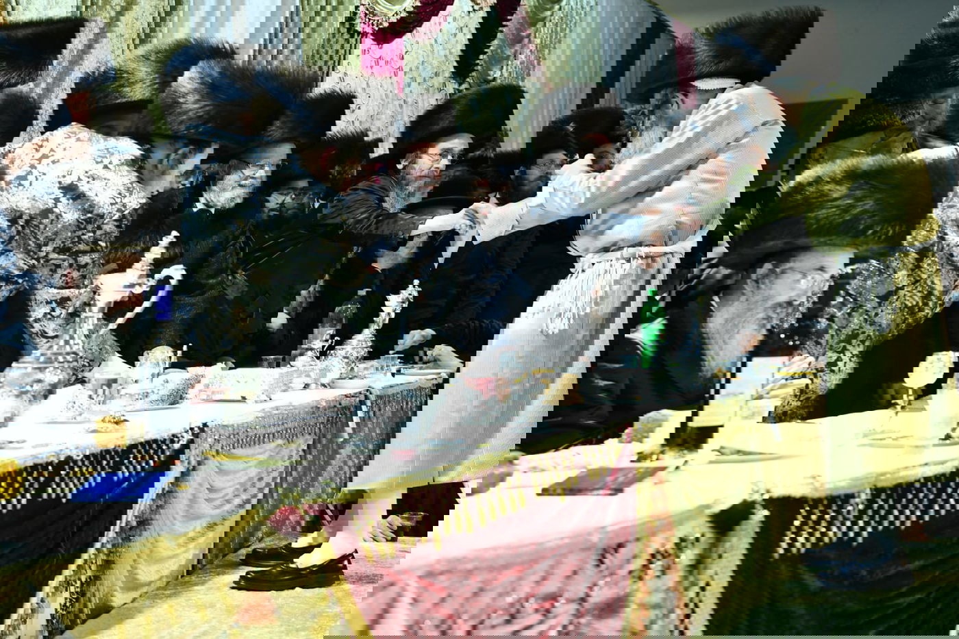 צפו: אלפים בחתונת בת המשפיע רבי מיילך בידרמן