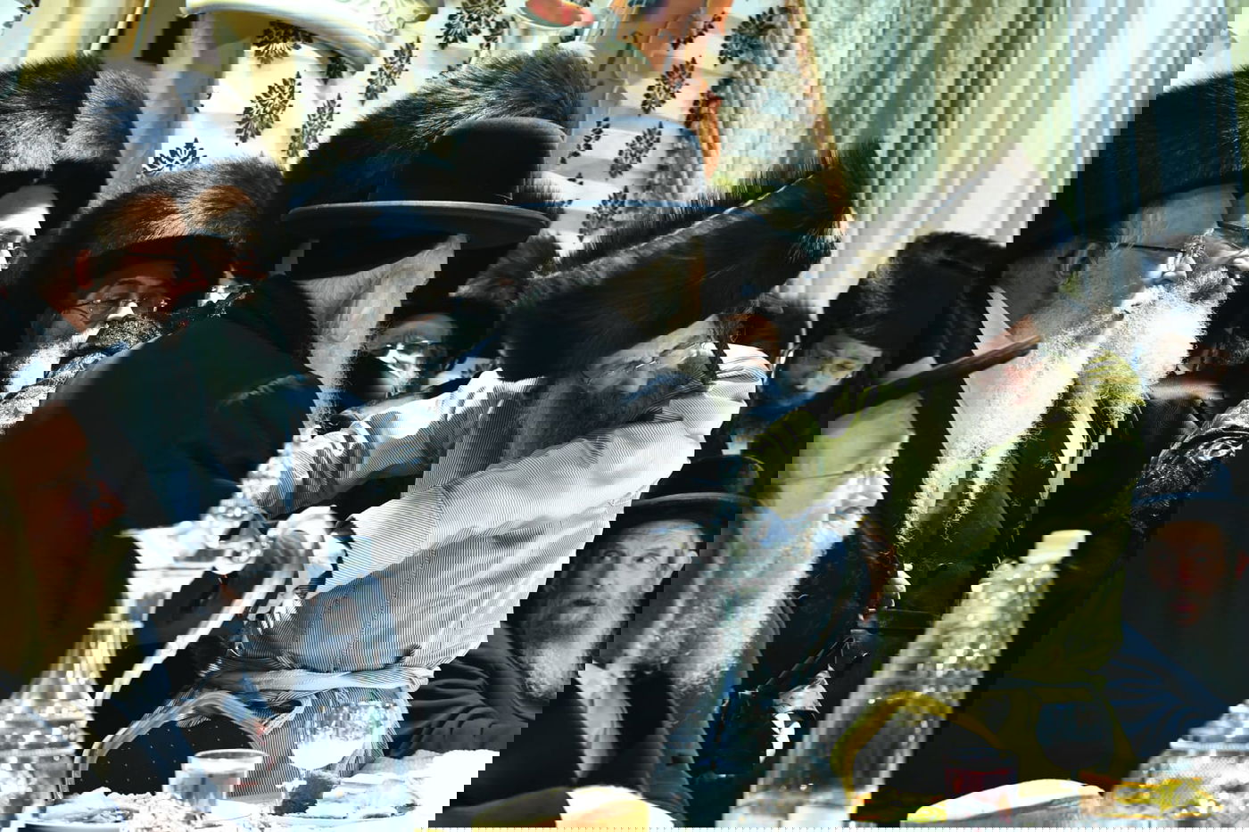 צפו: אלפים בחתונת בת המשפיע רבי מיילך בידרמן