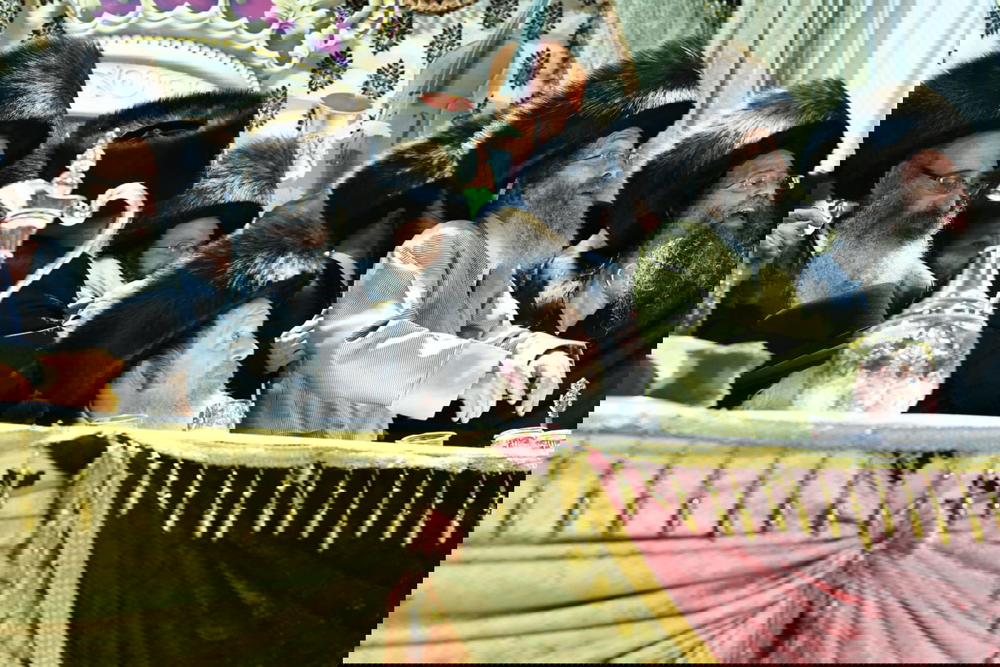 צפו: אלפים בחתונת בת המשפיע רבי מיילך בידרמן