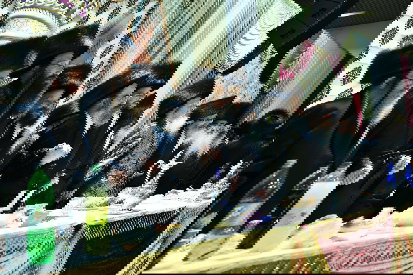 צפו: אלפים בחתונת בת המשפיע רבי מיילך בידרמן