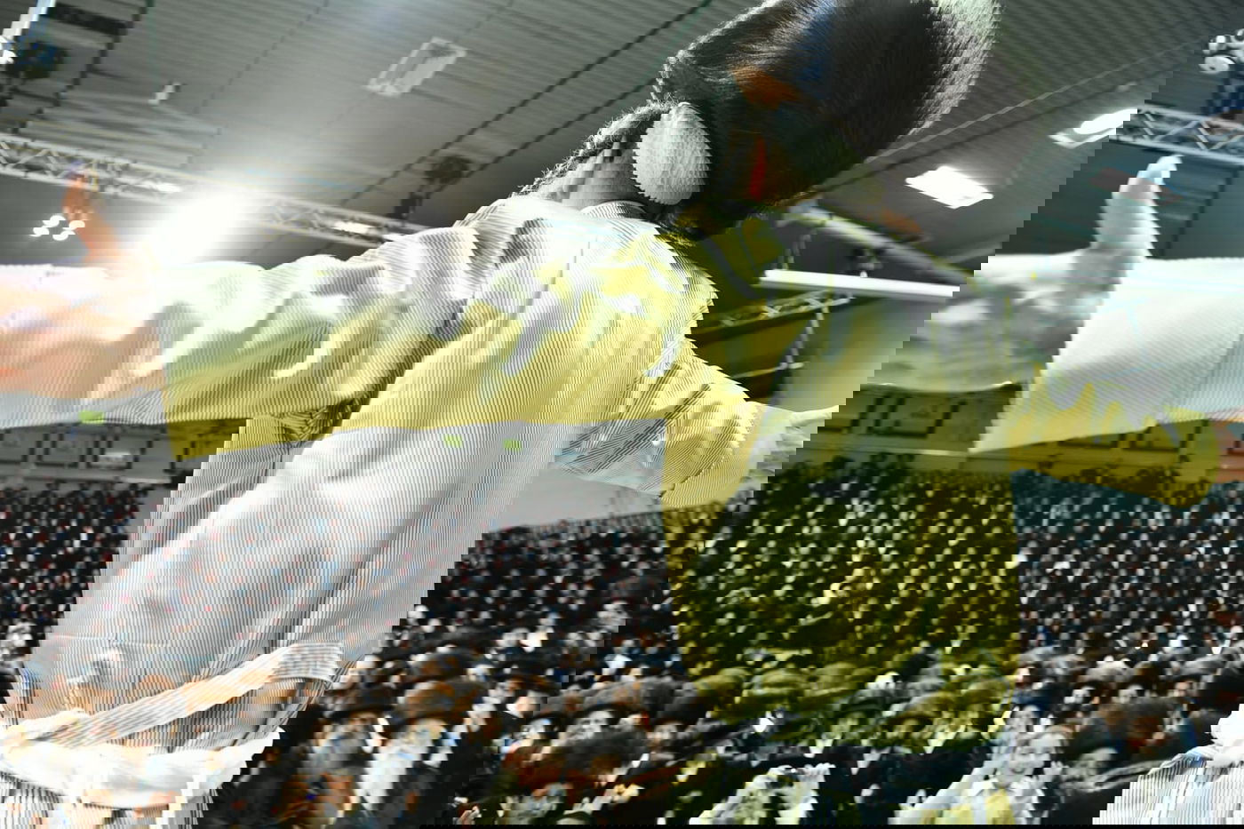 צפו: אלפים בחתונת בת המשפיע רבי מיילך בידרמן