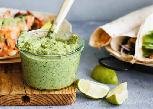 רוטב אבוקדו ועשבי תיבול מנצח