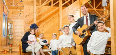 משפחת נחושתן בסינגל חדש: "אשת חיל"