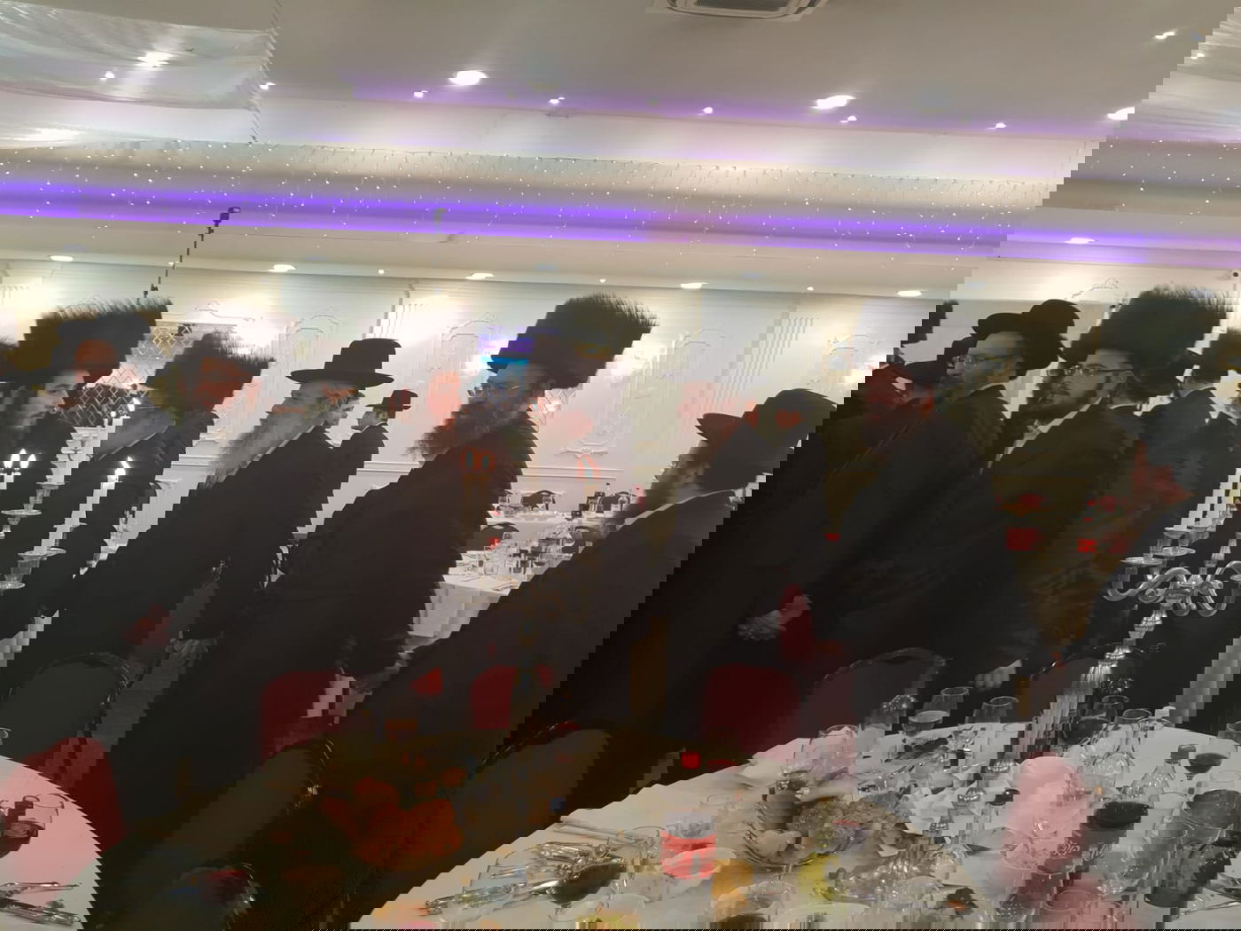 "מסתערבים" בחתונת בן סגן השר מאיר פרוש באנגליה