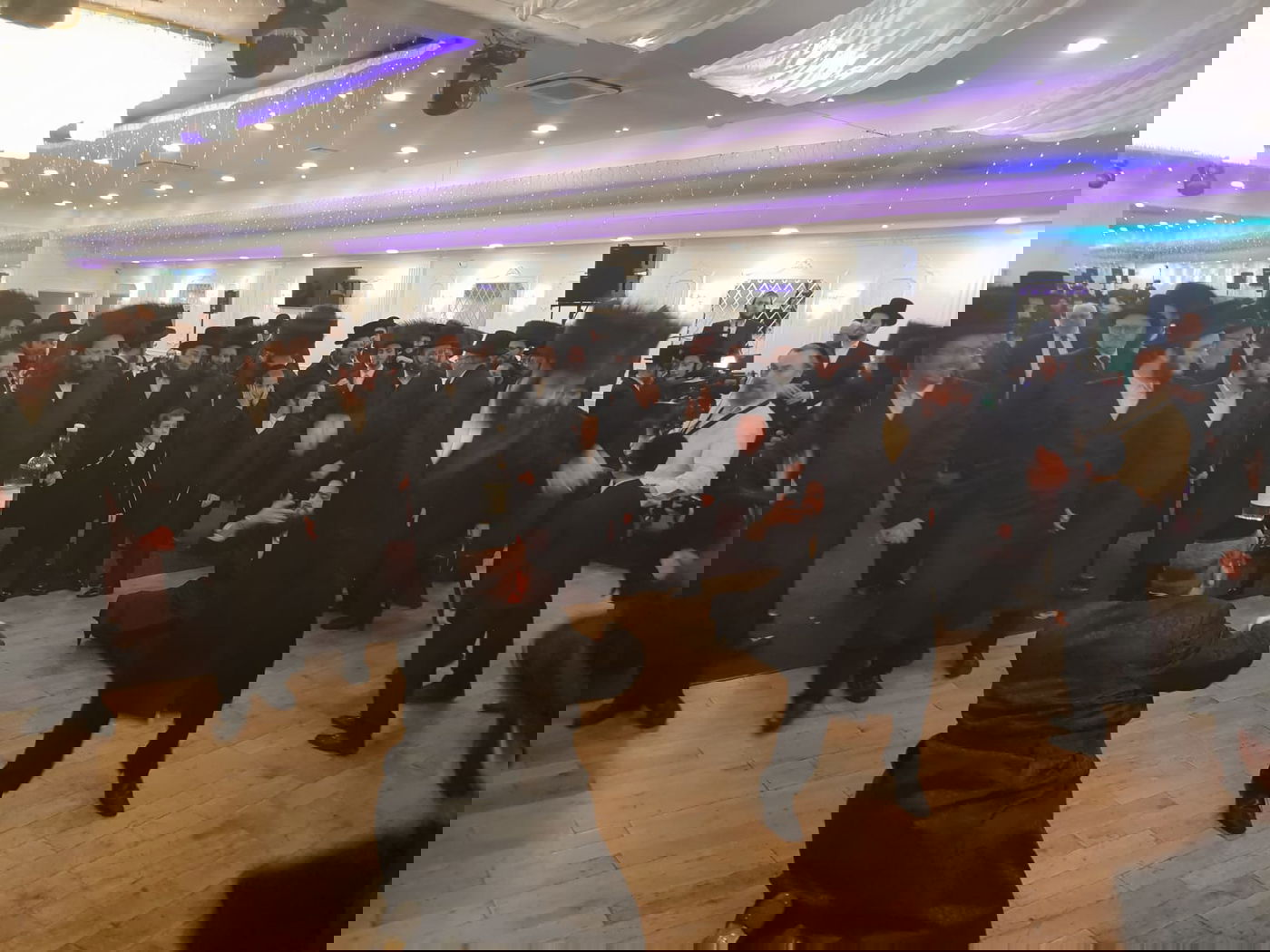 "מסתערבים" בחתונת בן סגן השר מאיר פרוש באנגליה