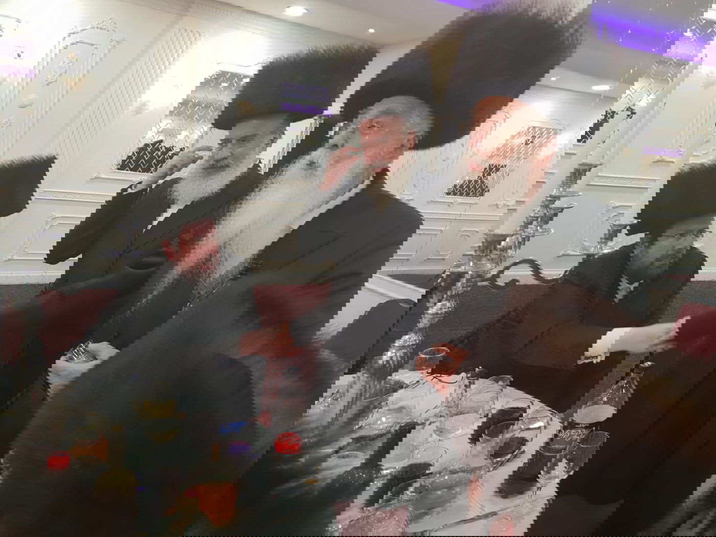 "מסתערבים" בחתונת בן סגן השר מאיר פרוש באנגליה