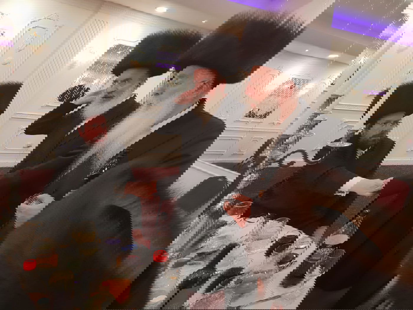 "מסתערבים" בחתונת בן סגן השר מאיר פרוש באנגליה