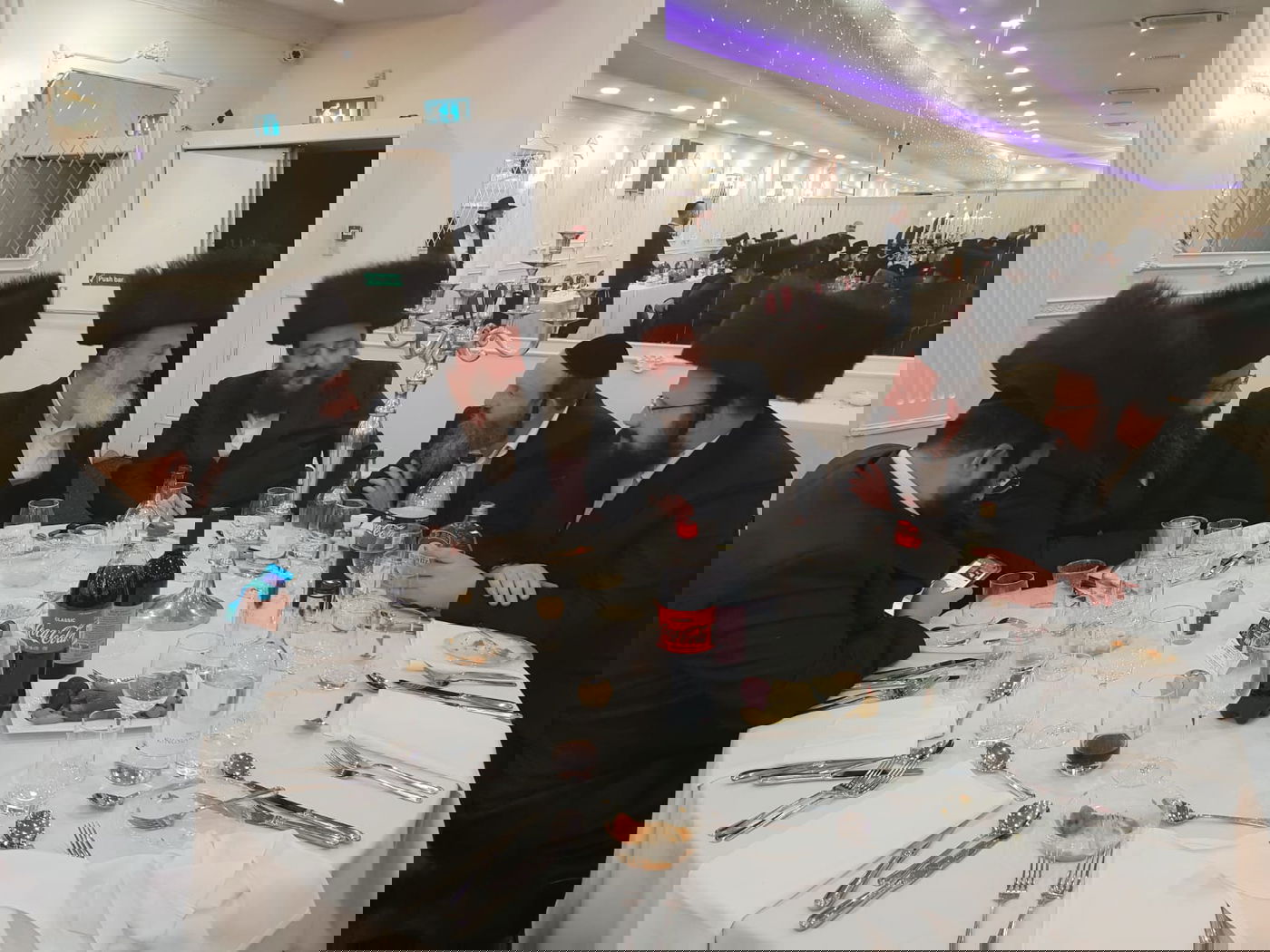 "מסתערבים" בחתונת בן סגן השר מאיר פרוש באנגליה