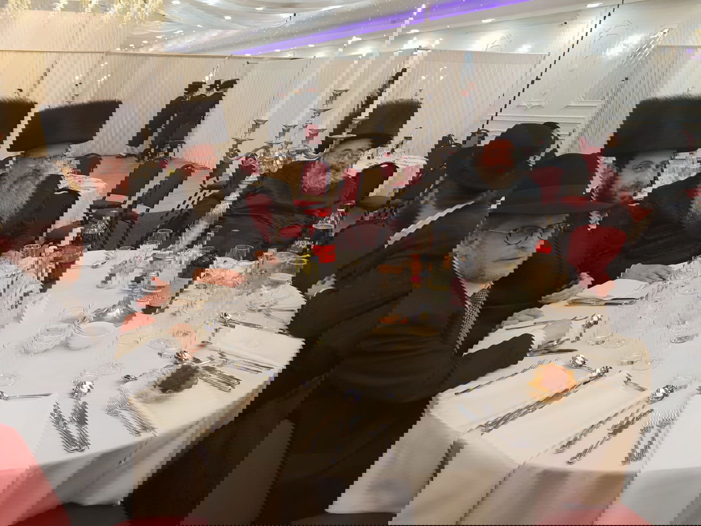 "מסתערבים" בחתונת בן סגן השר מאיר פרוש באנגליה