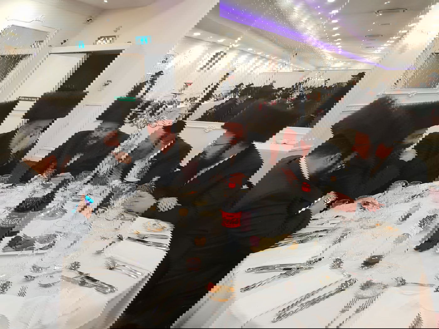 "מסתערבים" בחתונת בן סגן השר מאיר פרוש באנגליה