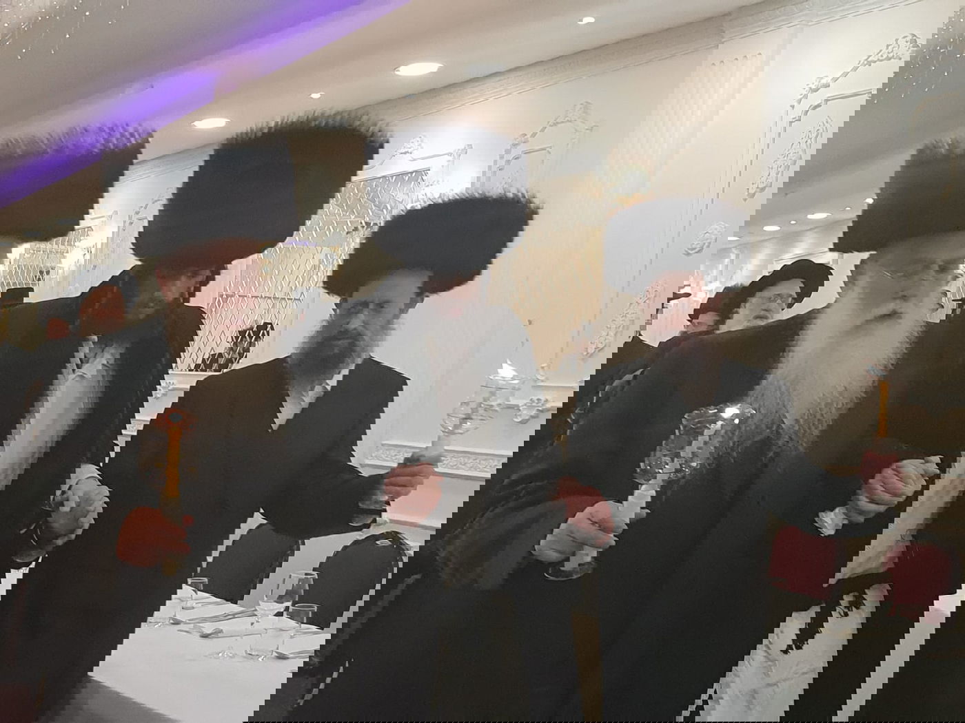 "מסתערבים" בחתונת בן סגן השר מאיר פרוש באנגליה