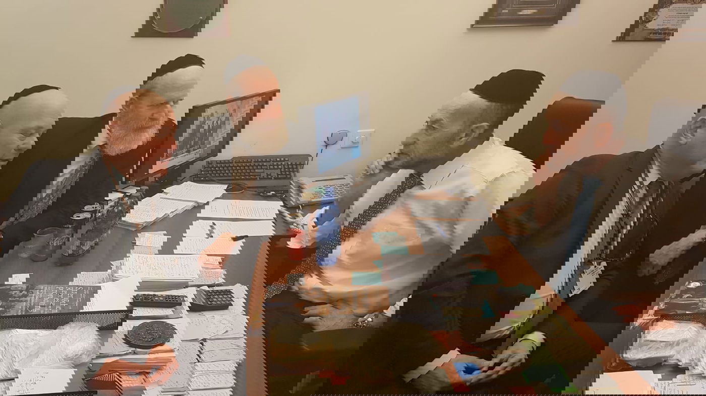 אורי מקלב לועידת הרבנים: ארתם לסייע לקברים באירופה