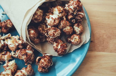 פֹּה פֶּה קורן: מתכון לפופקורן מצופה בשוקולד ובוטנים שישמח את ילדיכם