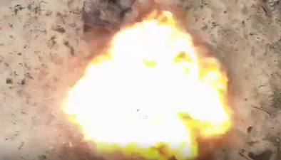 צילום מרחפן: רגע התפוצצות בלוני תבערה