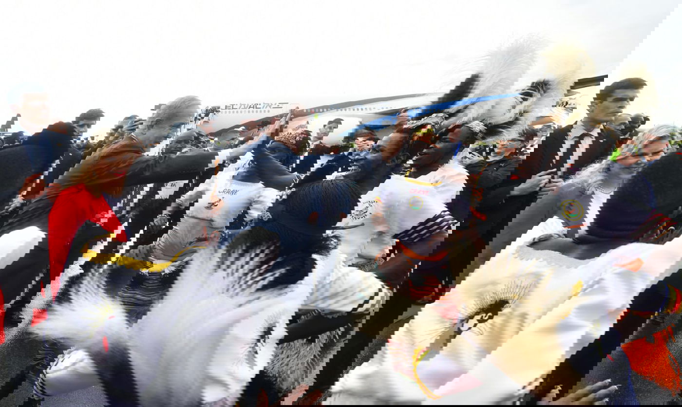 כך התקבל נתניהו כשנחת מהמטוס באוגנדה