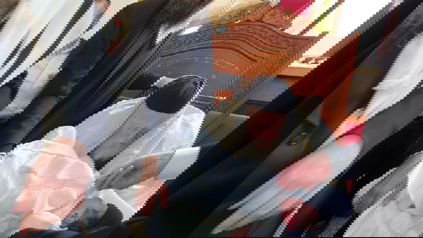 אצל מרן הגר"ח: אבי הבן שמע את הברית מהכלא