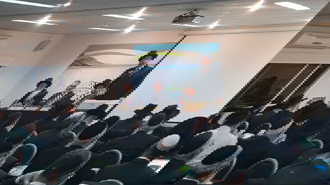 הרב דוד לאו: "גורמים פוליטיים תוקפים את בתי הדין"