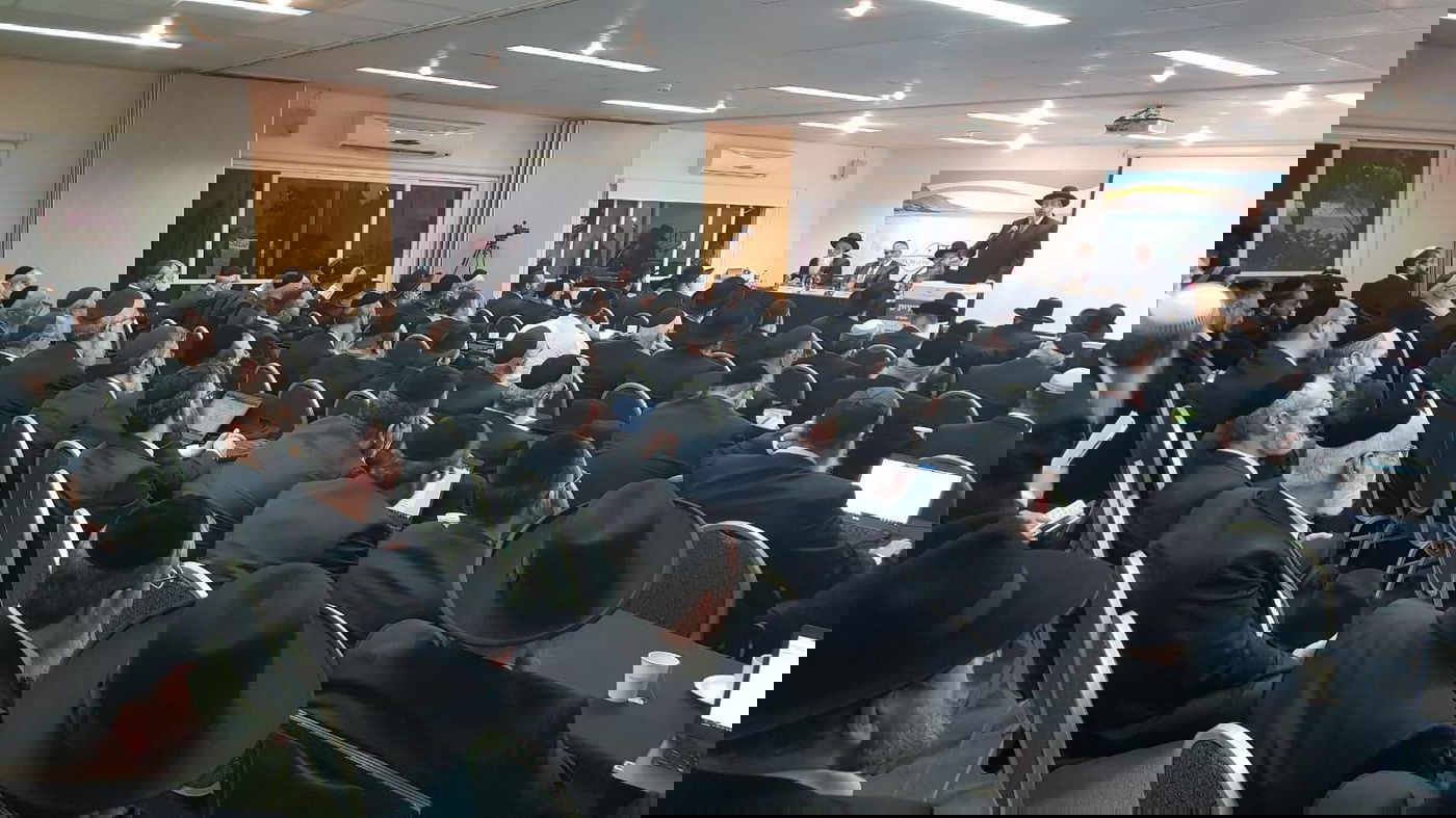 הרב דוד לאו: "גורמים פוליטיים תוקפים את בתי הדין"