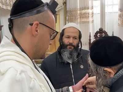 ג'וף, הראפר הרוסי-יהודי, הניח תפילין לראשונה בחייו