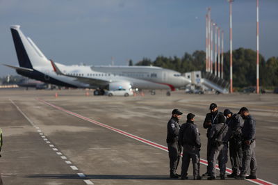 בנתב"ג התגלה: חרדית הבריחה עבור חרדי