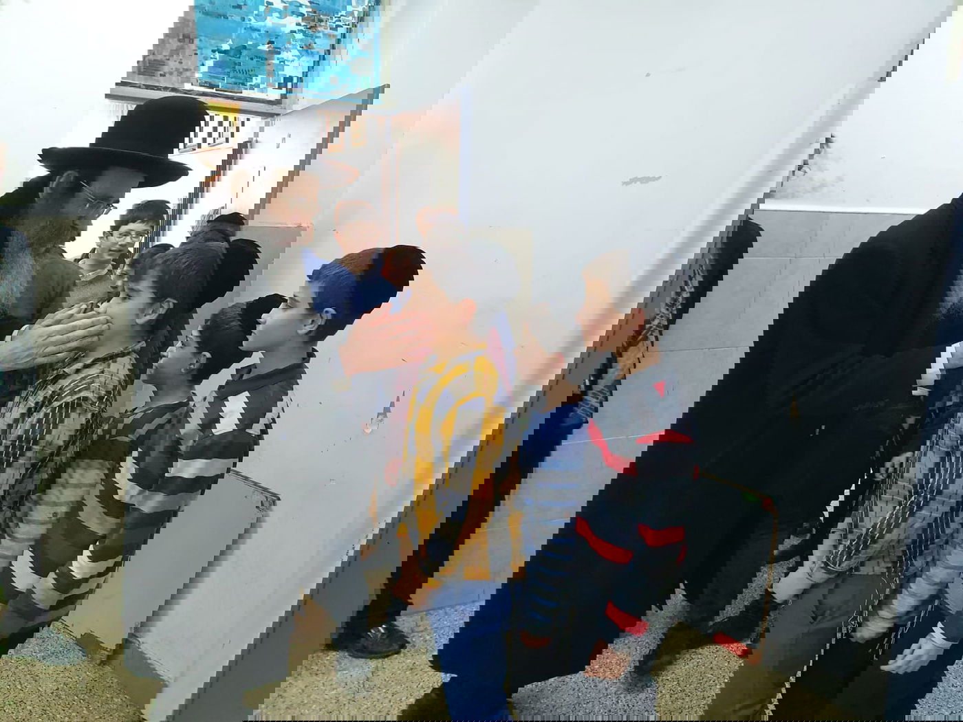 מרגש: הילדים שרו עם ר' בנימין הצדיק • צפו