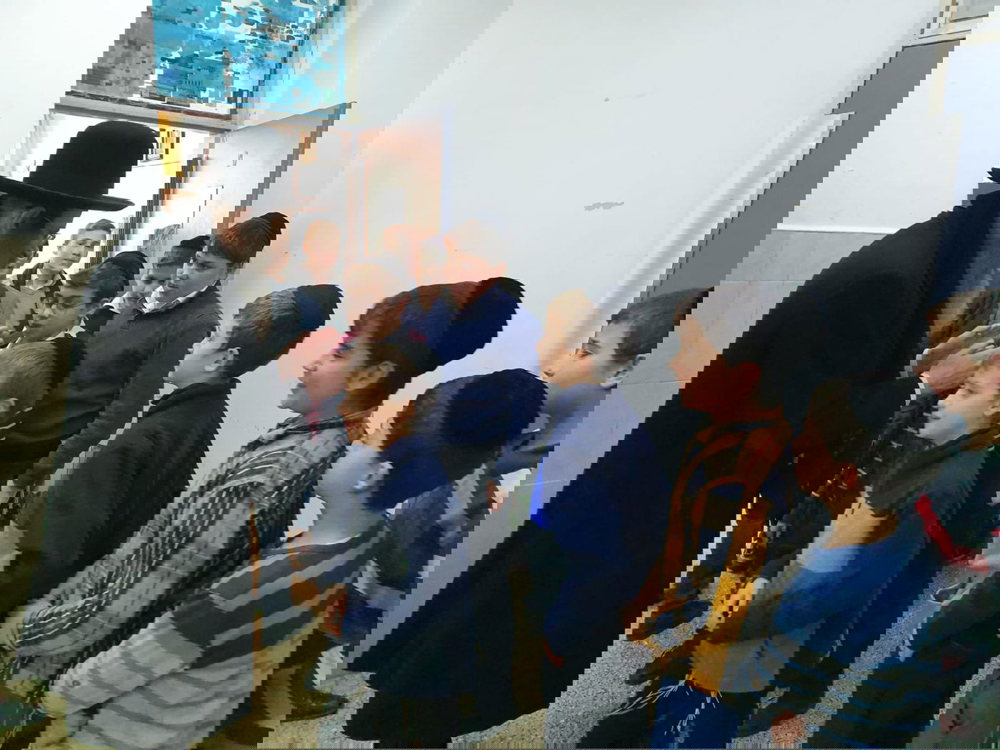 מרגש: הילדים שרו עם ר' בנימין הצדיק • צפו