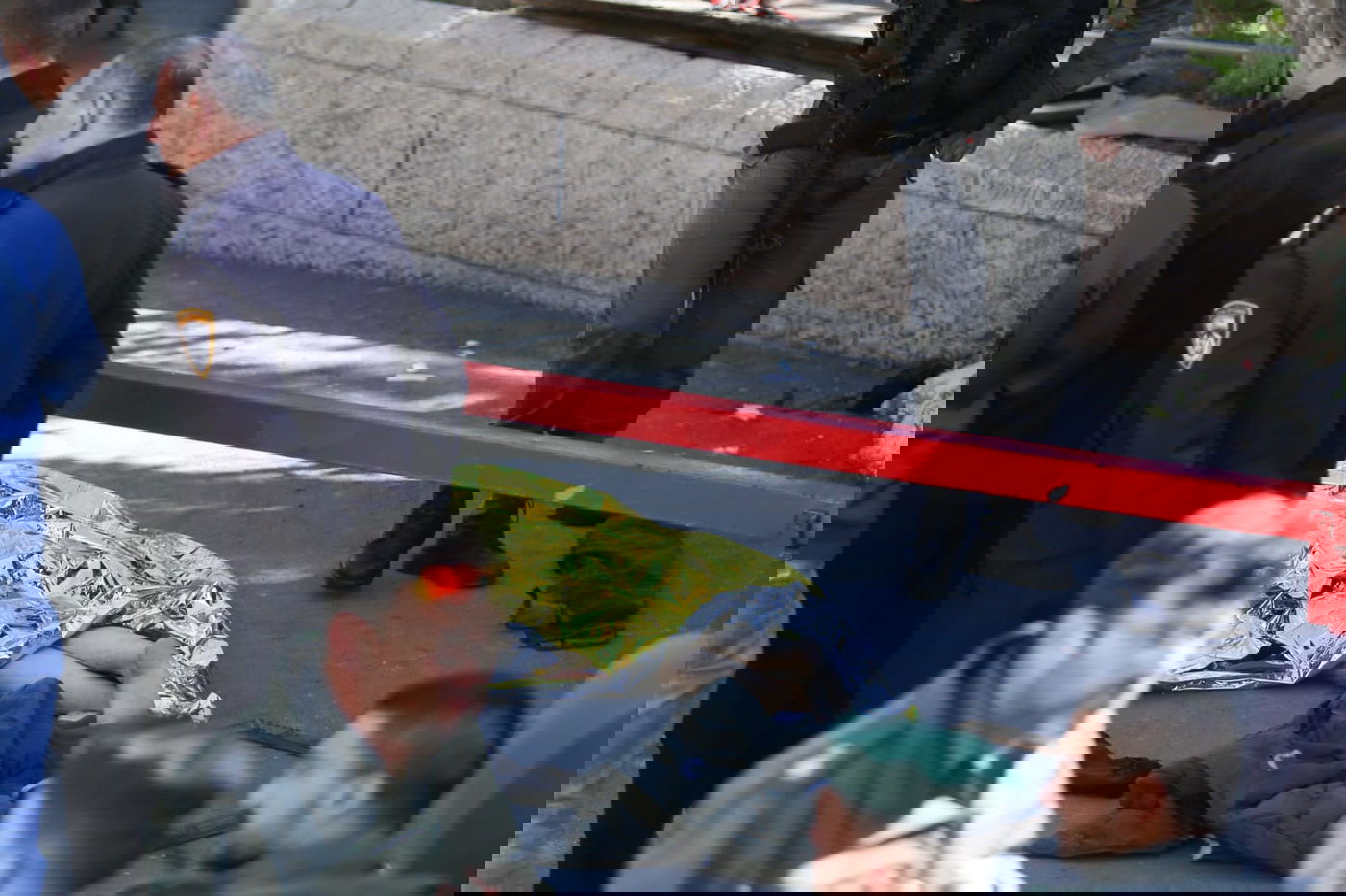 גופת המחבל בזירה