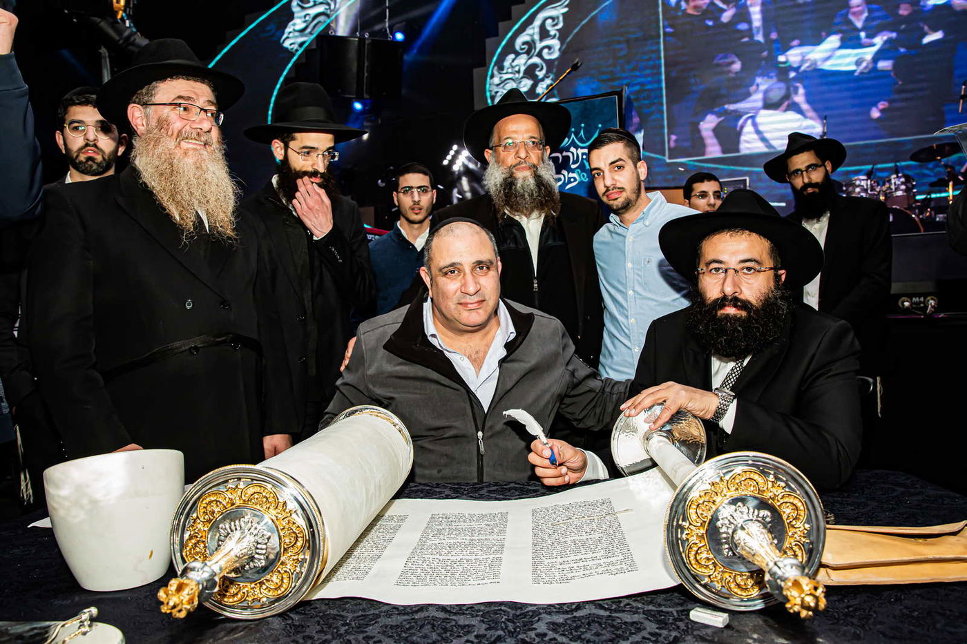 פריד וריבו בהופעת הענק של ספר התורה המהודר ביותר בעולם