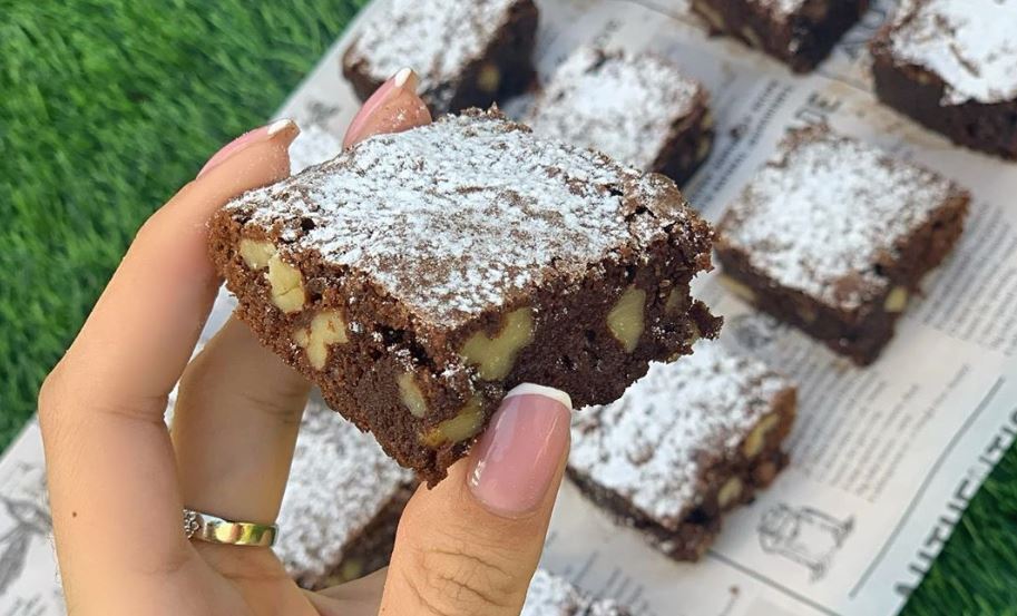 מהיר וקל: בראוניז שוקולד ואגוזי מלך של דניאלה שרביט