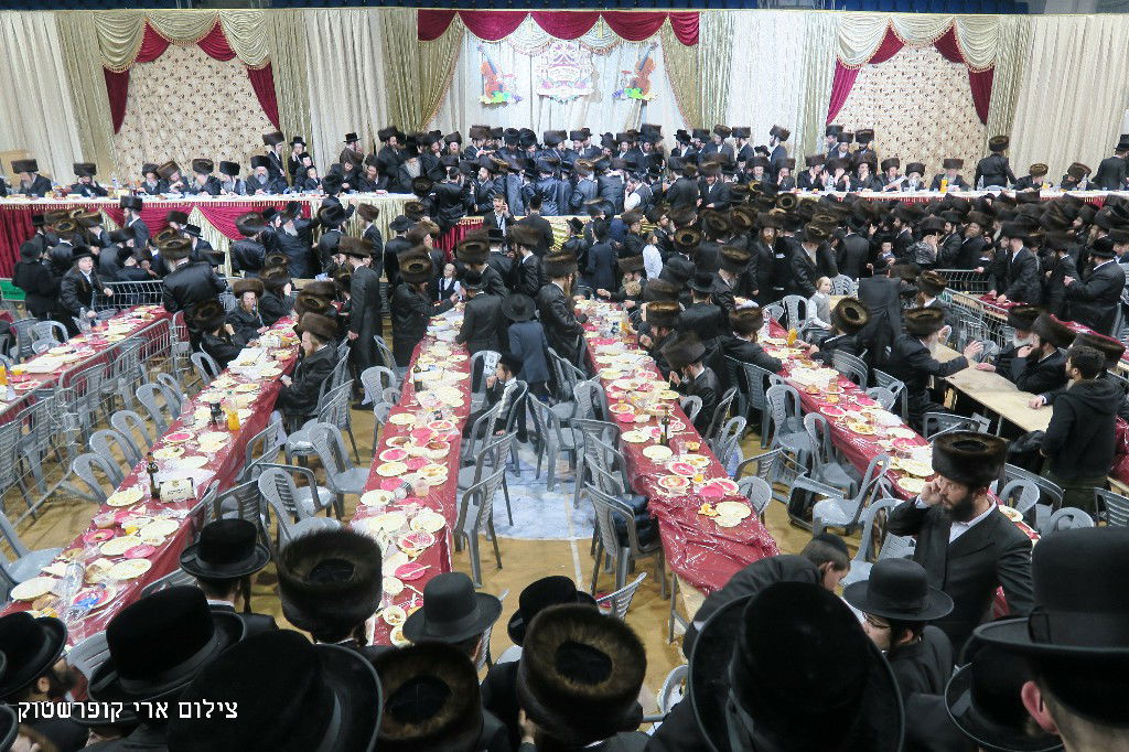 המונים בשמחת בית נדבורנה - קוסוב ויז'ניץ - טעמעשוואר