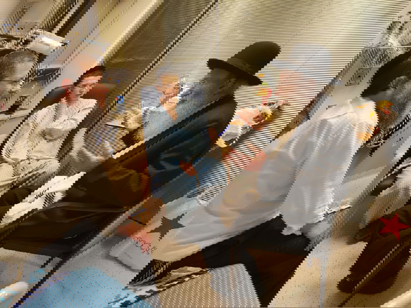 המפגין שנפצע קל זוכה לביקורי רבני 'הפלג'