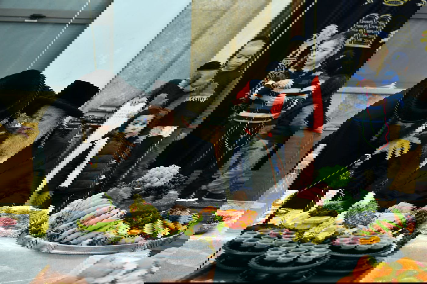 האדמו"ר מאשלג ב'טיש' לרגל ט"ו בשבט