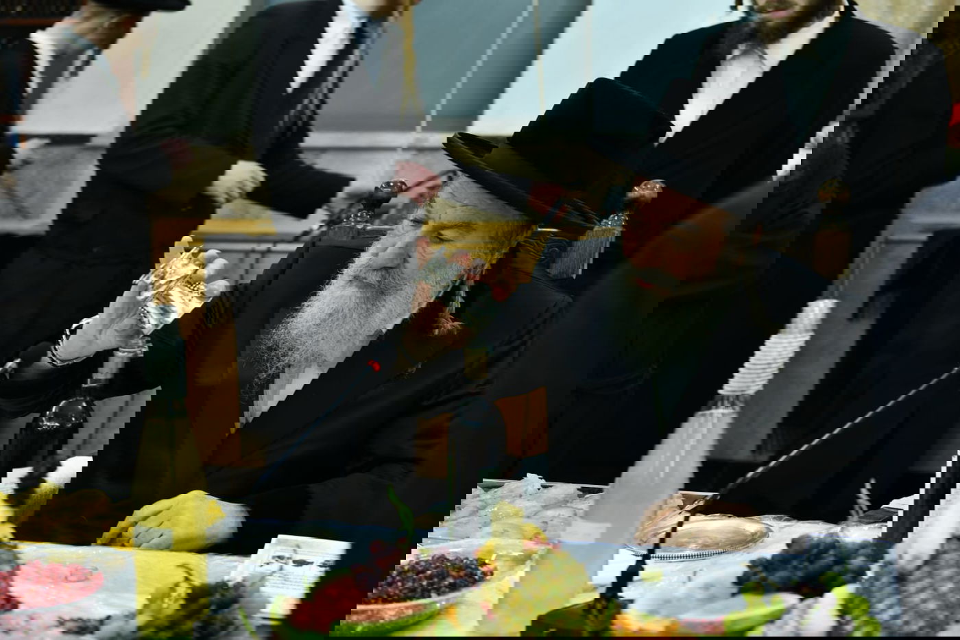 האדמו"ר מאשלג ב'טיש' לרגל ט"ו בשבט