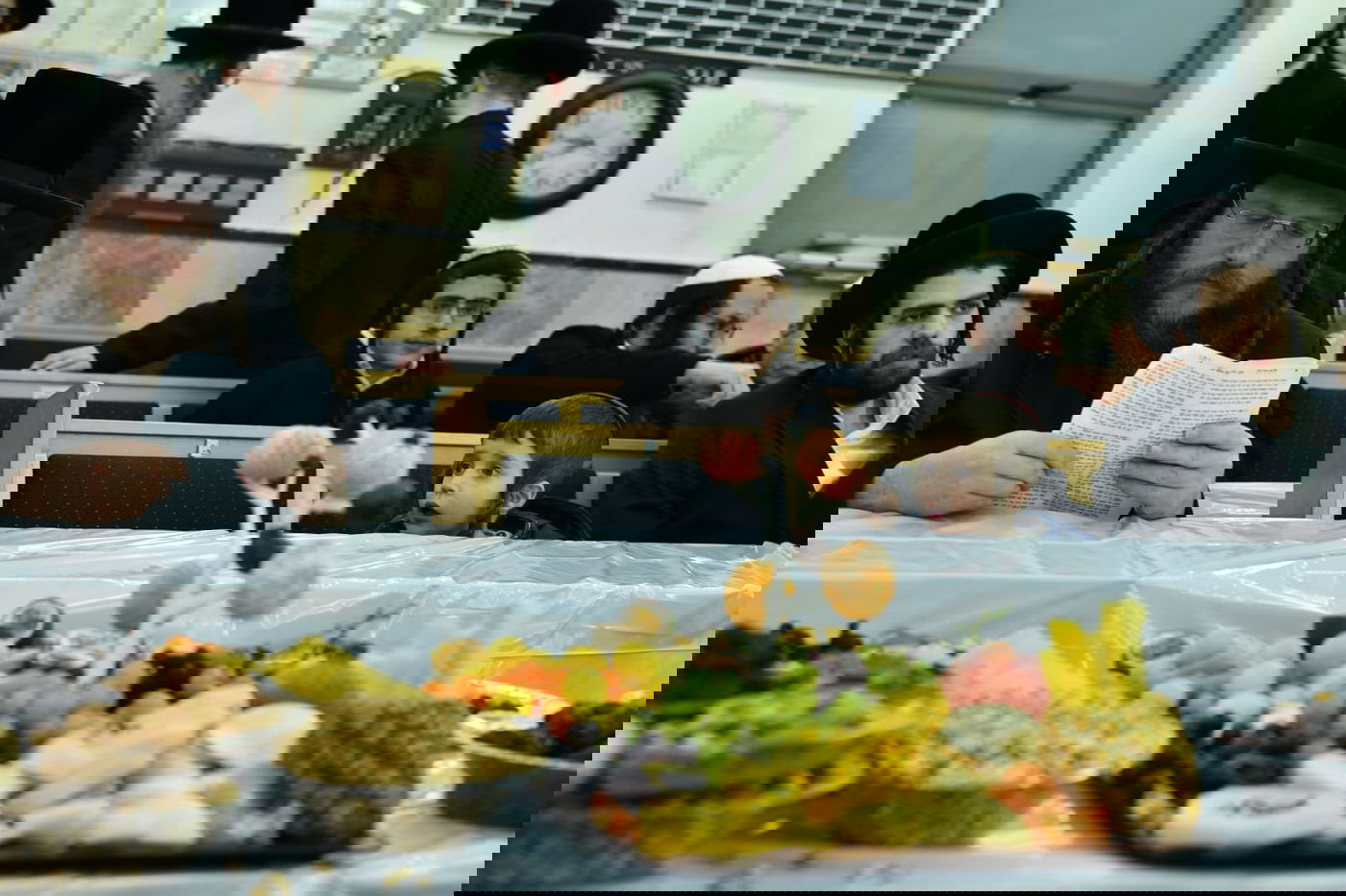 האדמו"ר מאשלג ב'טיש' לרגל ט"ו בשבט