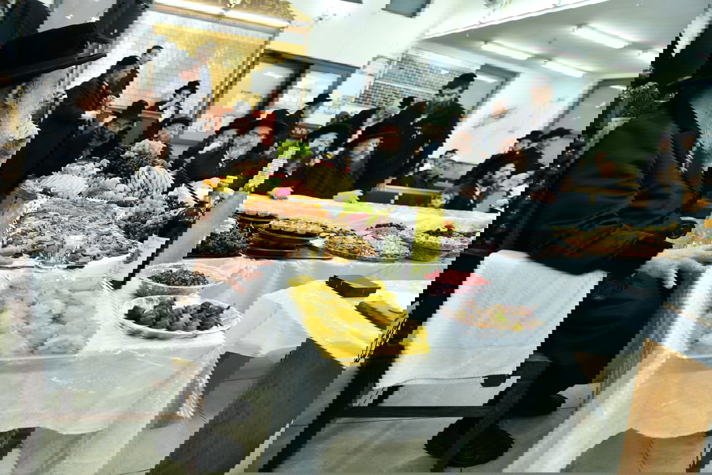 האדמו"ר מאשלג ב'טיש' לרגל ט"ו בשבט