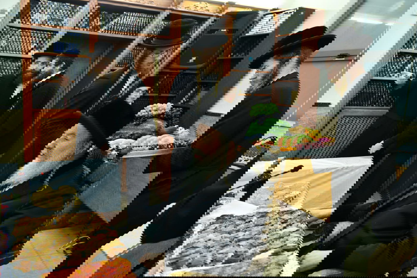 האדמו"ר מאשלג ב'טיש' לרגל ט"ו בשבט