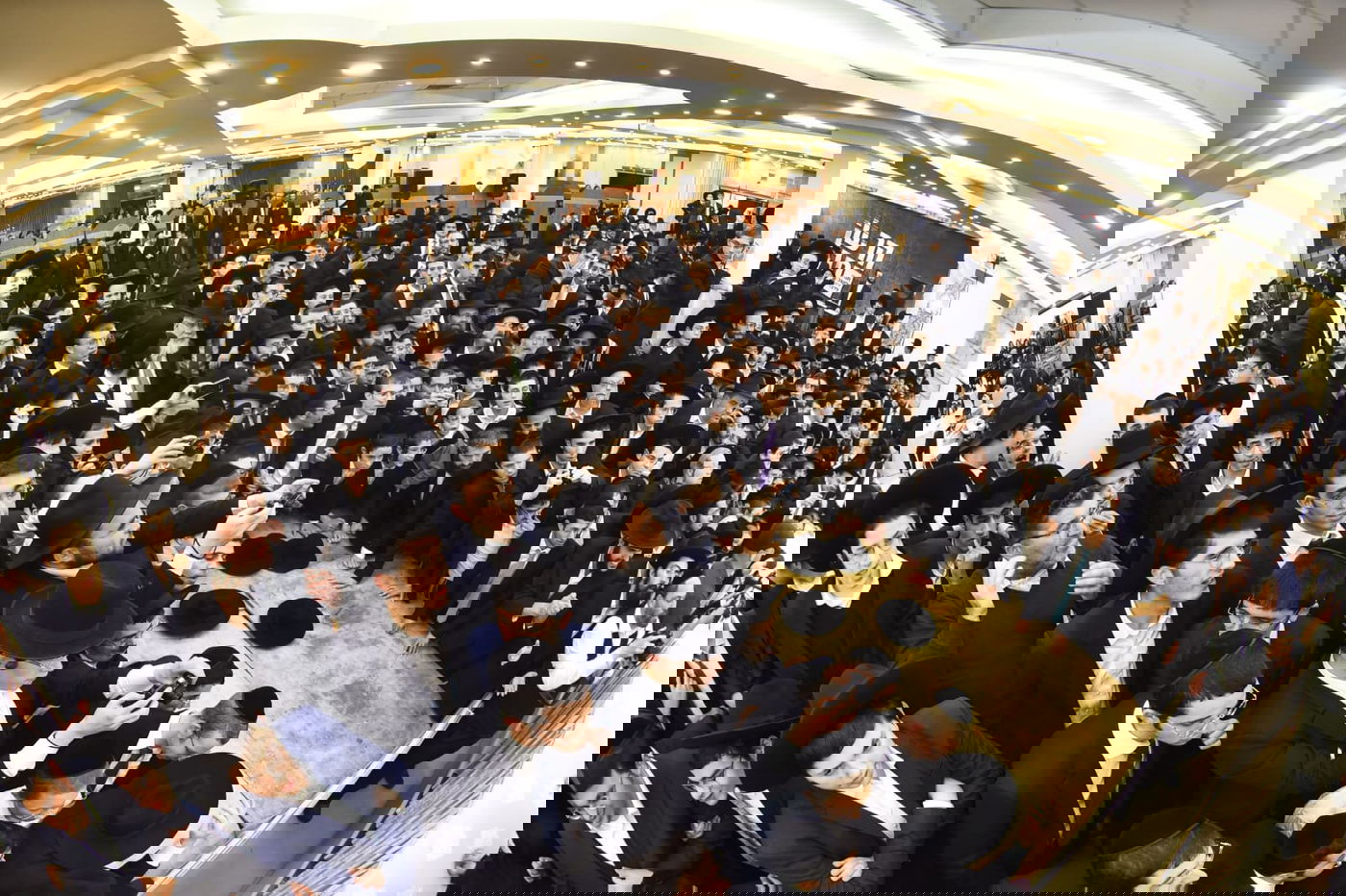 תיעוד ענק: נכדת הגר"ח קנייבסקי התחתנה בבני ברק