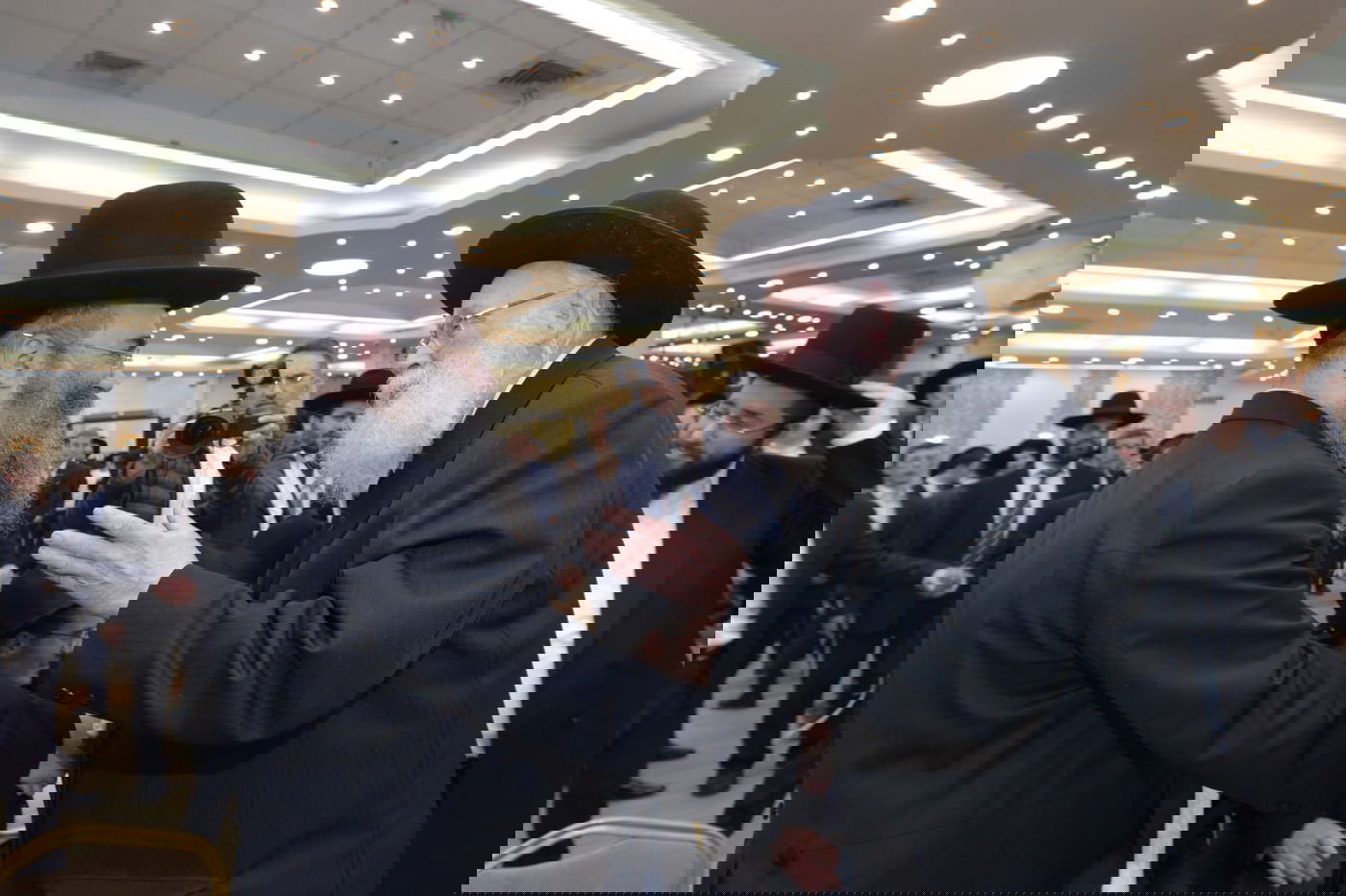 תיעוד ענק: נכדת הגר"ח קנייבסקי התחתנה בבני ברק