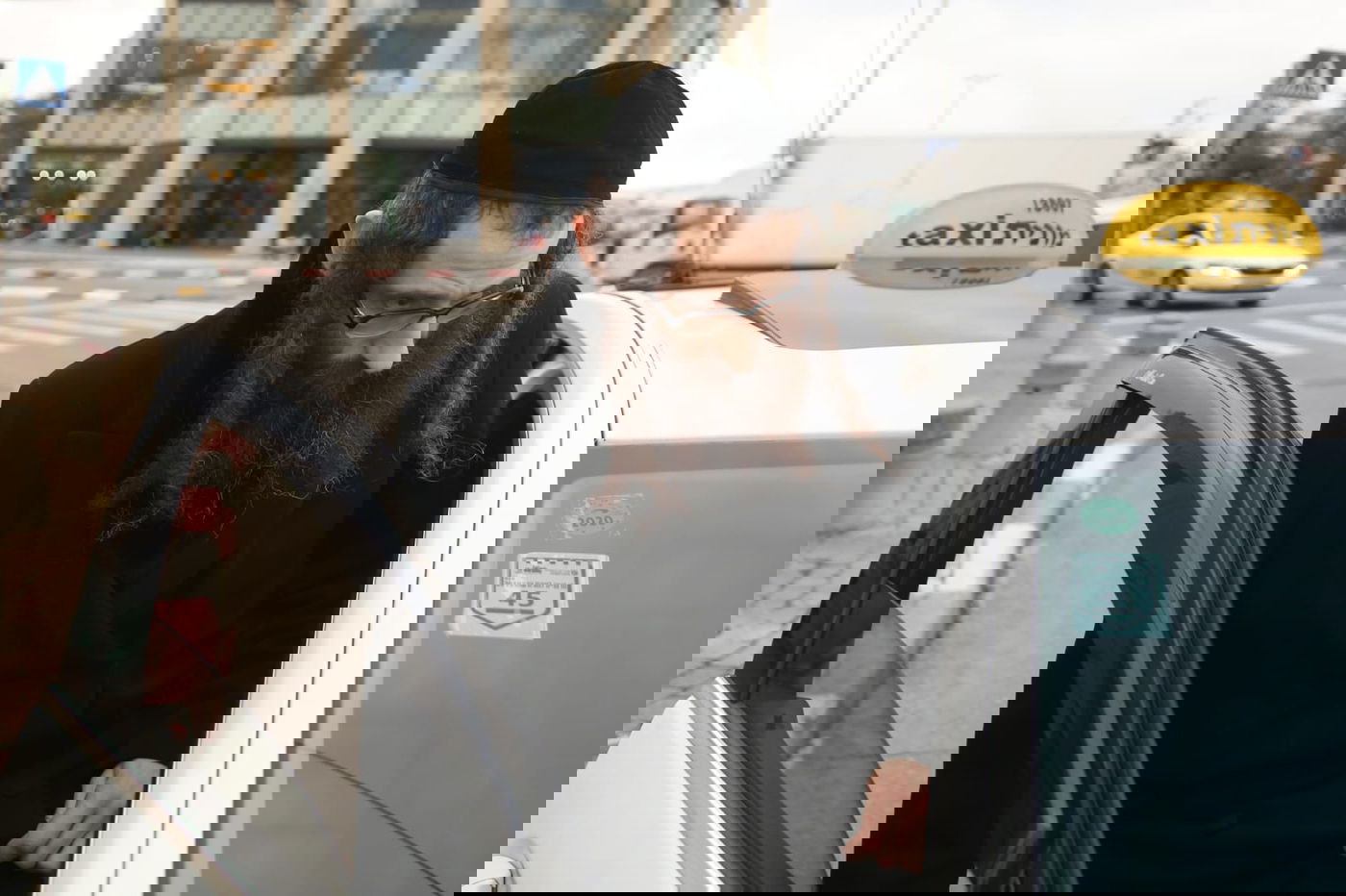 לראשונה: הרב רומפלר מתנגד להארכת צו עיכוב היציאה