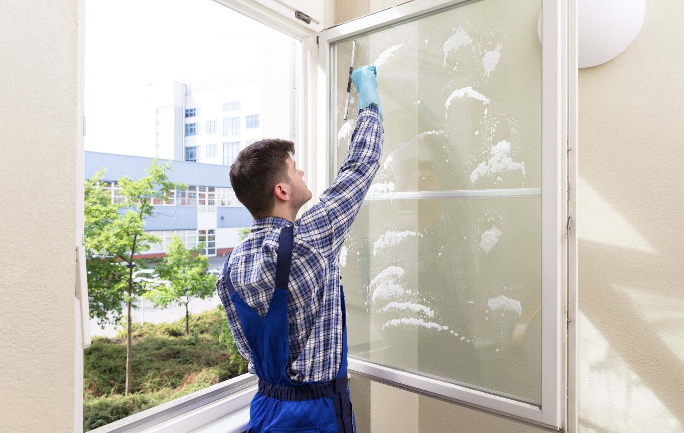 7 סימנים שמצביעים על כך שהגיע הזמן להזמין עוזרת לבית