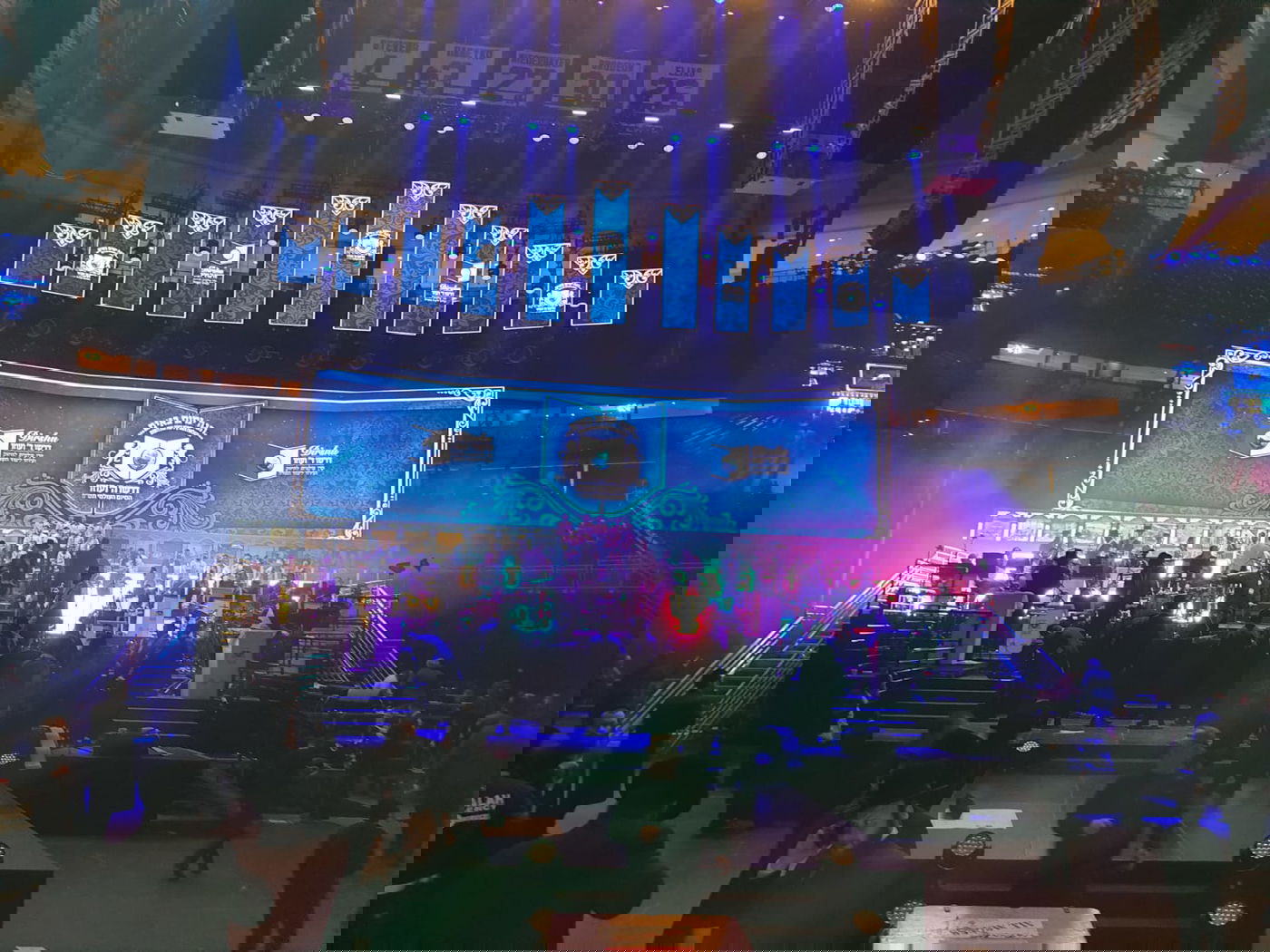 צפו: עשרות אלפים במעמד סיום הש"ס של דרשו בארה"ב