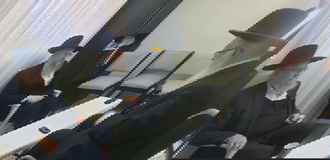 אדמו"רים ורבנים בניחום אבלים אצל יו"ר ועד הישיבות